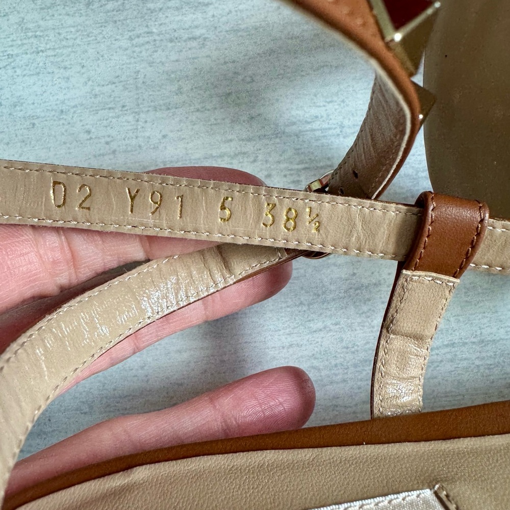 BRAND NEW Valentino Garavani RockStud Brown Sandals - Picture 8 of 9